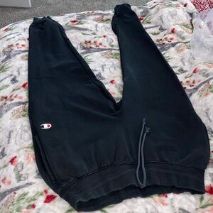 Champion Medium Thick Sweatpants With Pockets.